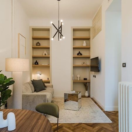 Casa Unica Milano - Elegant Apartment With Balcony - Centrale 1 Exterior photo