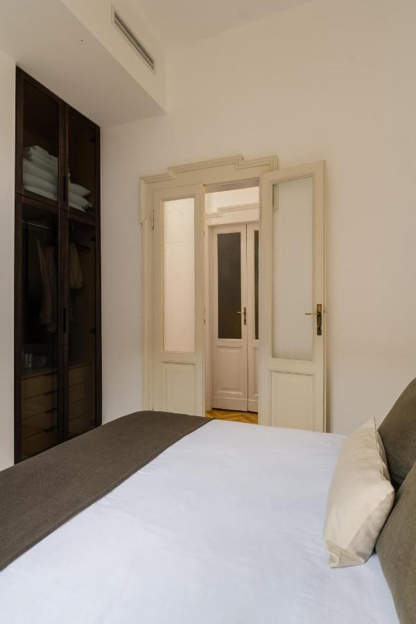 Casa Unica Milano - Elegant Apartment With Balcony - Centrale 1 Exterior photo