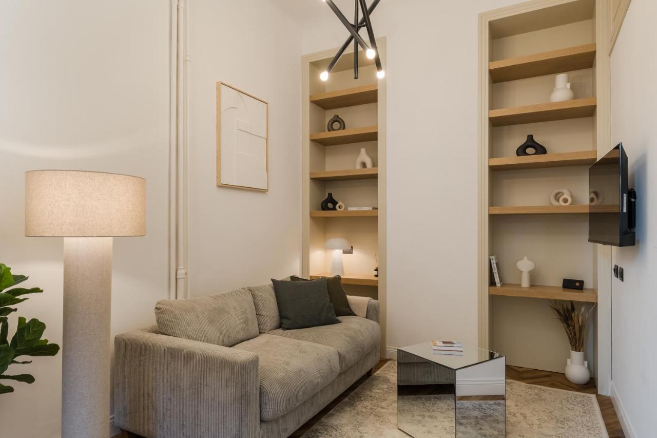 Casa Unica Milano - Elegant Apartment With Balcony - Centrale 1 Exterior photo