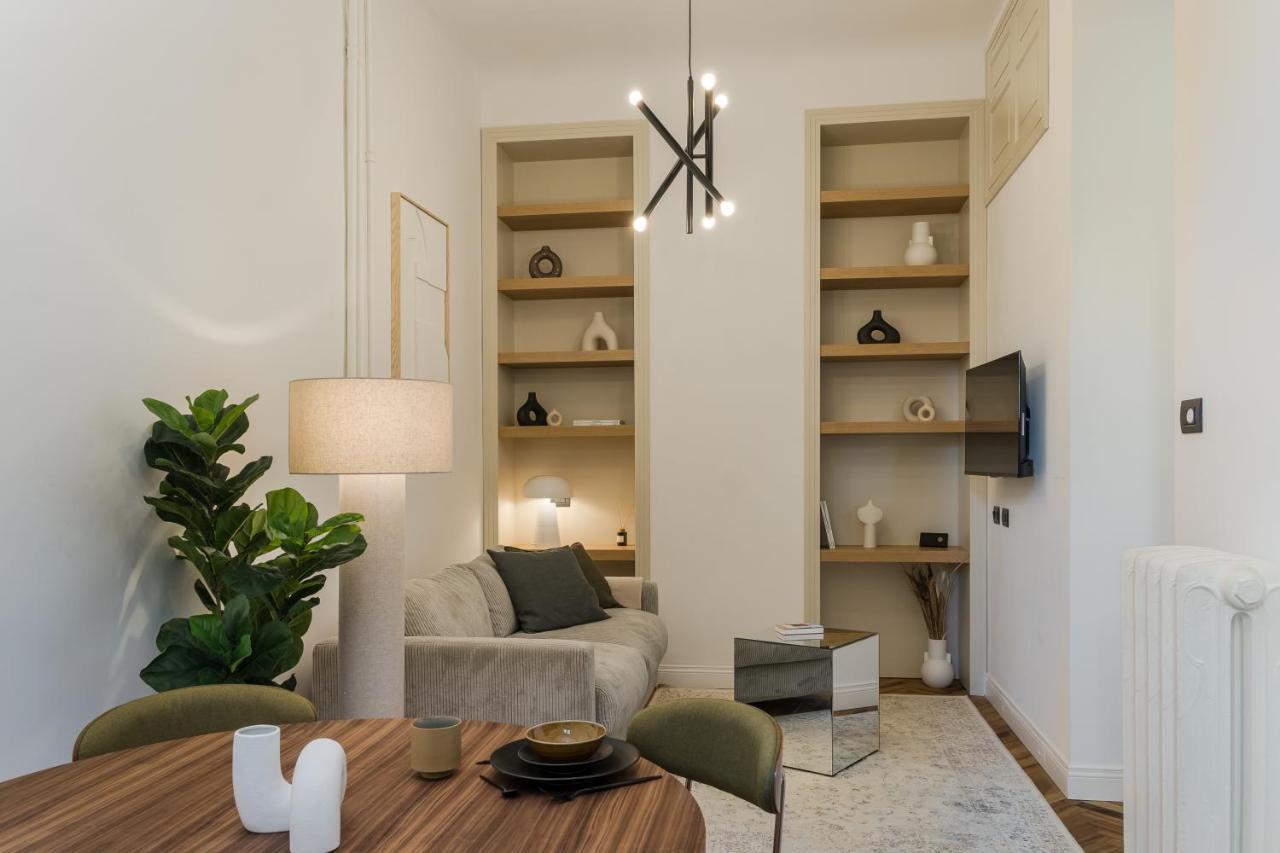 Casa Unica Milano - Elegant Apartment With Balcony - Centrale 1 Exterior photo