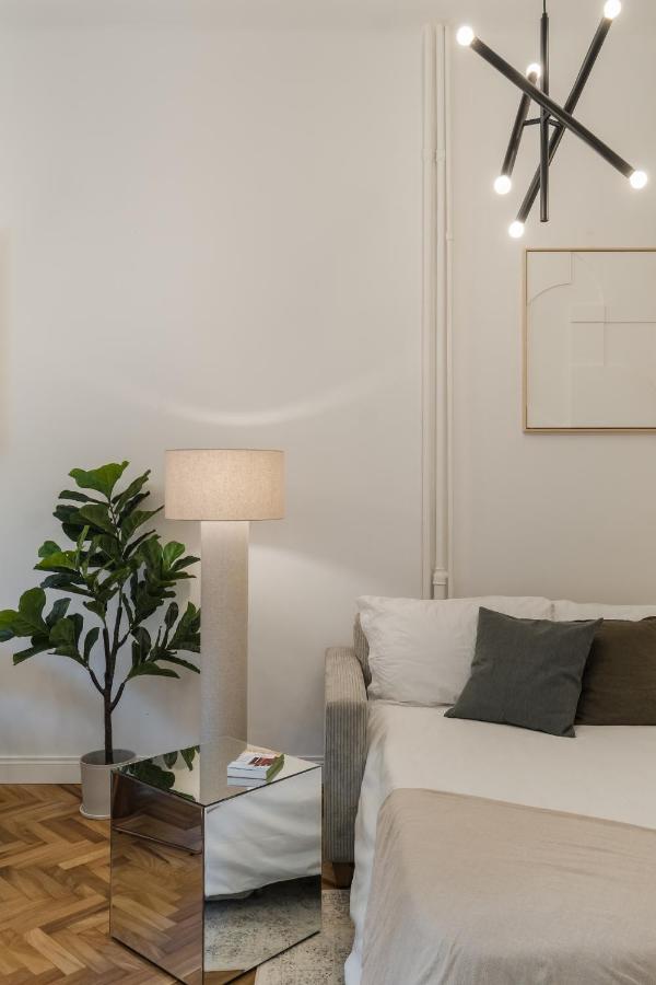 Casa Unica Milano - Elegant Apartment With Balcony - Centrale 1 Exterior photo